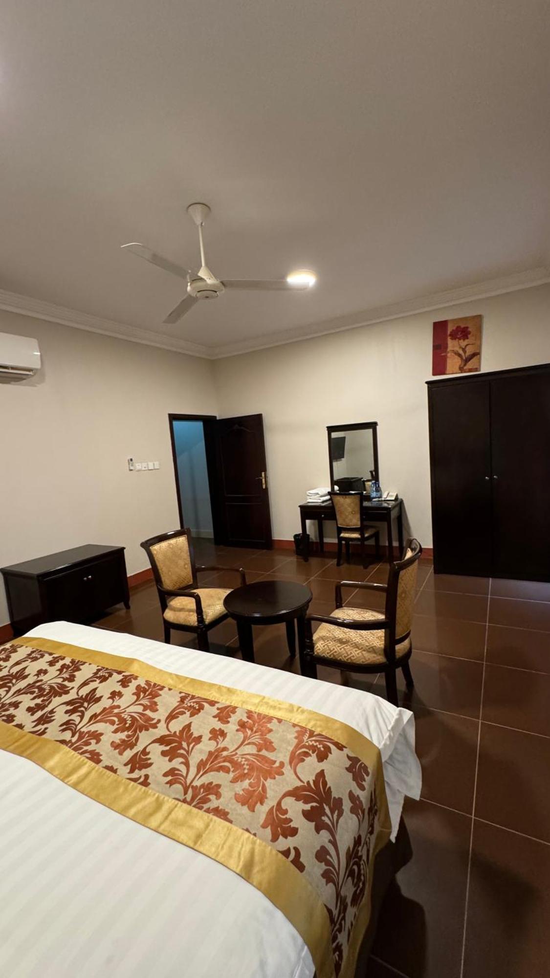 Gulf Crown Hotel Apartment Сиб Экстерьер фото